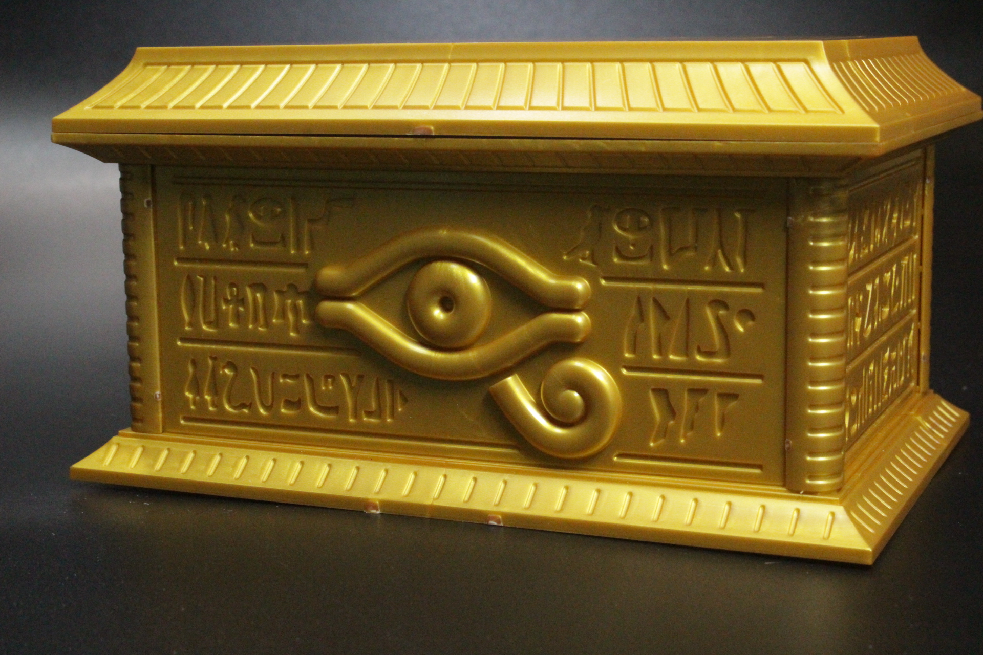 しっかりとした作りの箱 ULTIMAGEAR 千年パズル用収納箱 “黄金櫃”素組 
