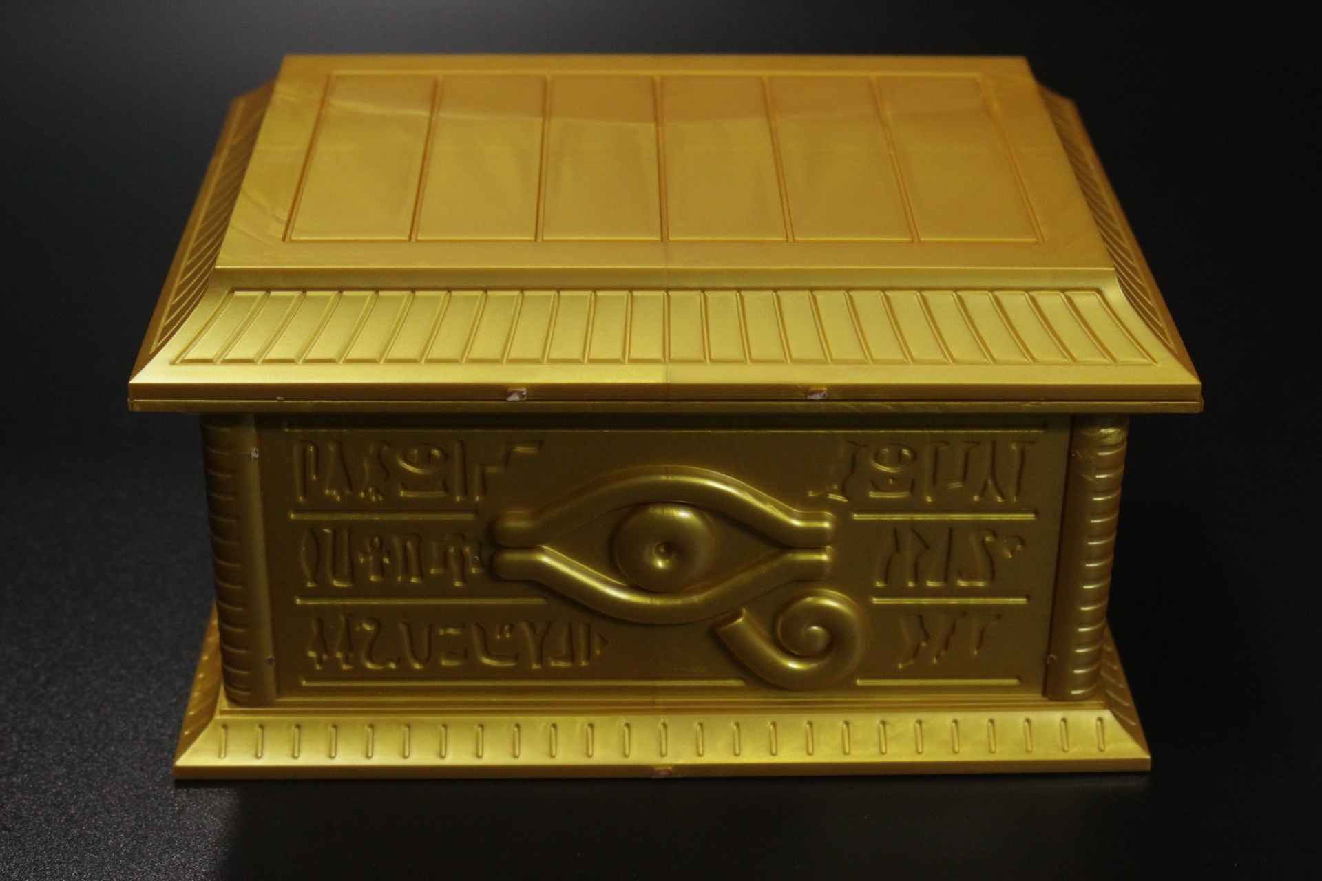 しっかりとした作りの箱 ULTIMAGEAR 千年パズル用収納箱 “黄金櫃”素組 