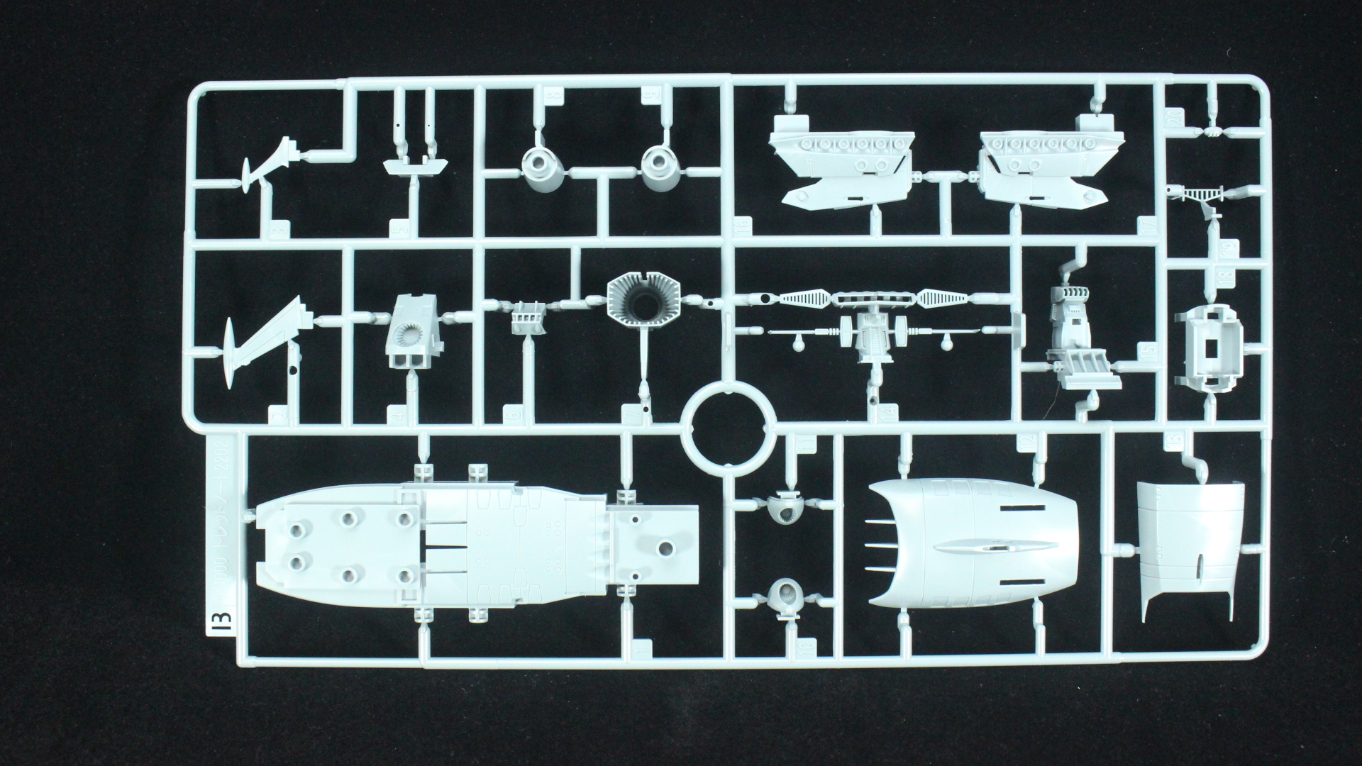 1/1000 地球防衛軍アスカ級補給母艦/強襲揚陸艦 DX ランナー紹介